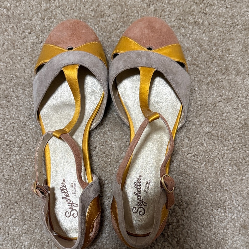 Seychelles Women's Tan, Gray and Gold (Yellow) Flats